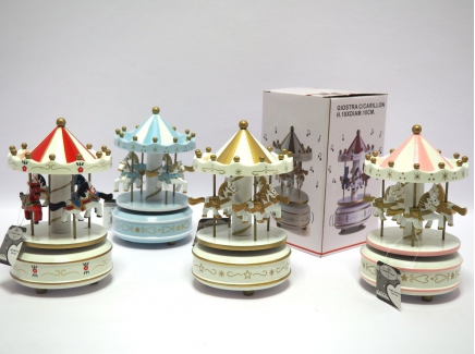 Giostra con carillon per decorazioni o ambientazioni natalizie