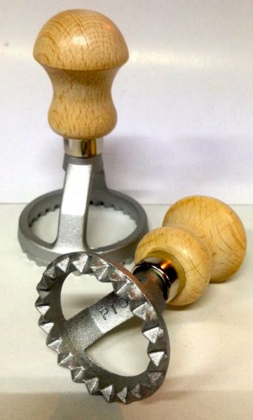 Ghidini tagliaravioli con manico in legno mm 48 accessori cucina 